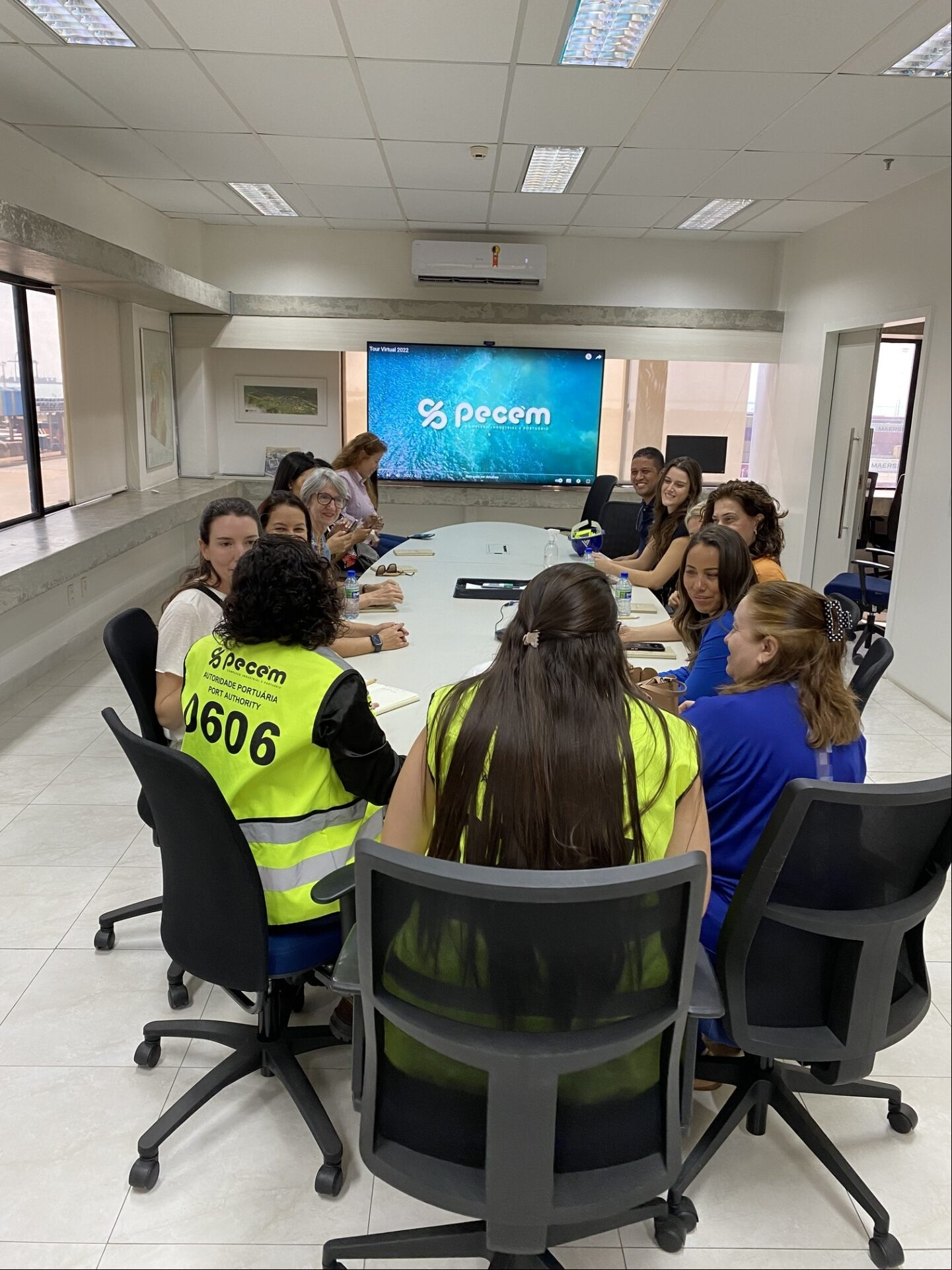 Primeiro palestra institucional antes do tour.