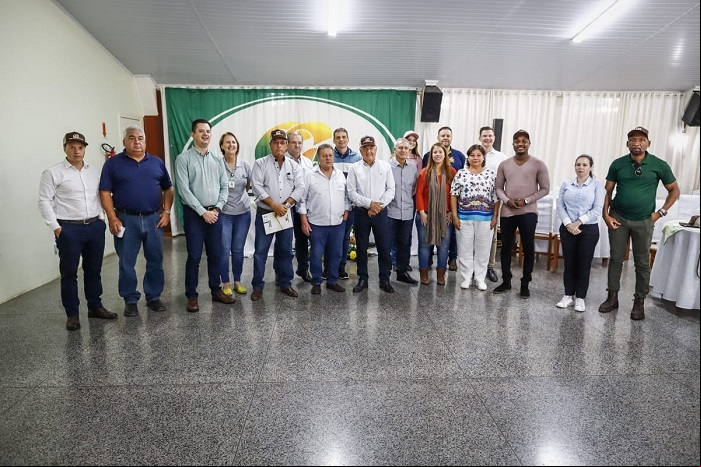 Grupo visitou sede da Coopercampos