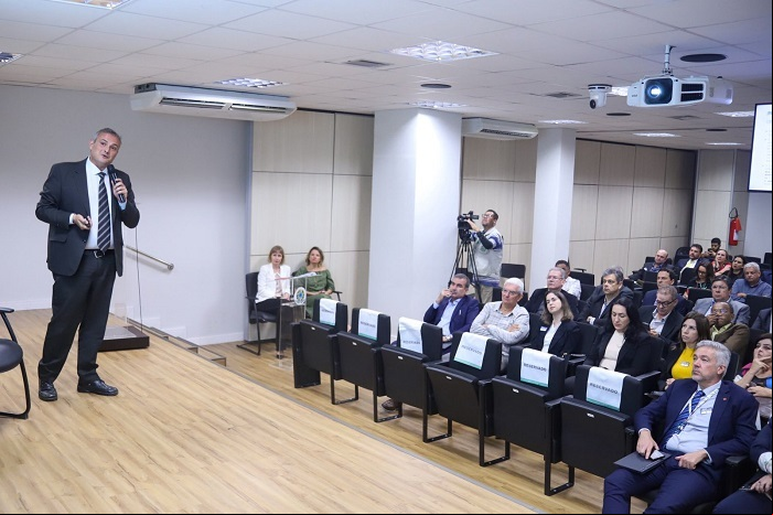 Rafael Ribeiro faz apresentação em evento no Ministério da Agricultura