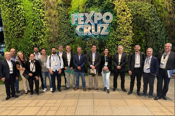 Delegação brasileira no seminário realizado na feira Fexpocruz
